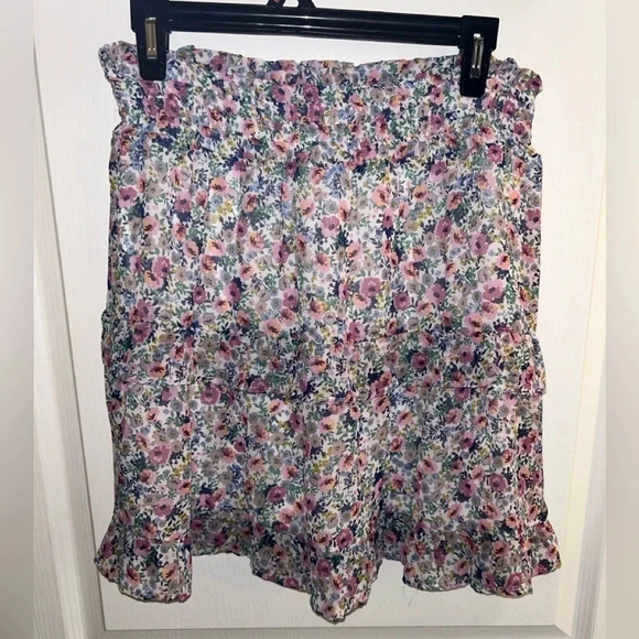 Sienna Sky Floral Mini Skirt. Size medium - Picture 1 of 4